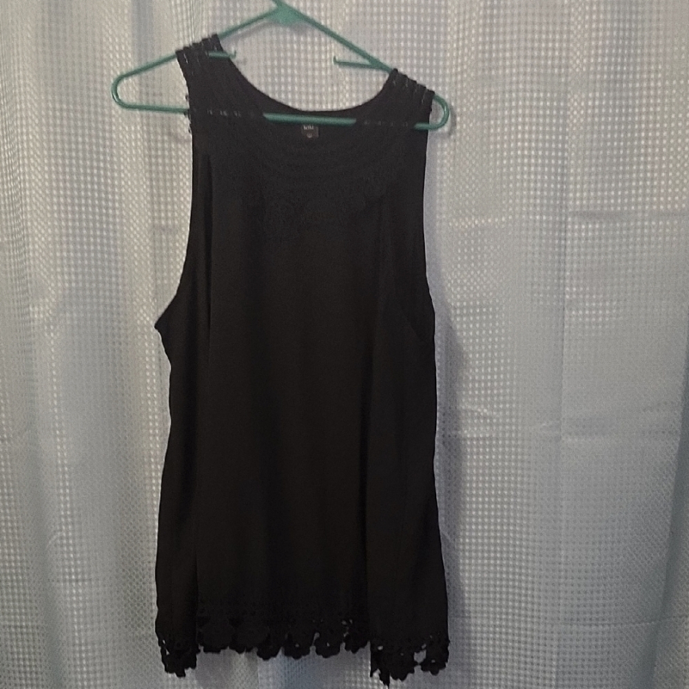 Chic Black Lace Hem Tank Top